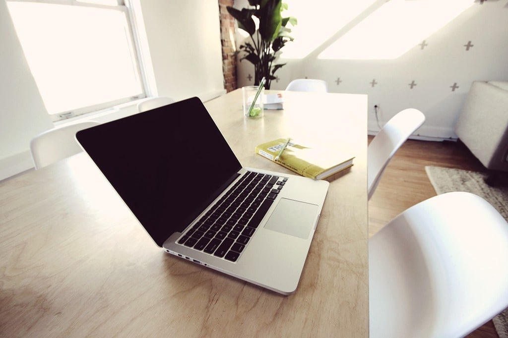 Minimalisme au bureau gadget ou véritable source de productivité